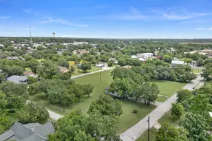 102 Elmo St, Florence, TX 76527 - Photo 25