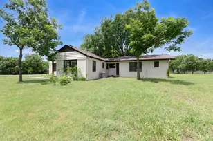 102 Elmo St, Florence, TX 76527 - Photo 23