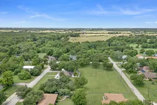 102 Elmo St, Florence, TX 76527 - Photo 27