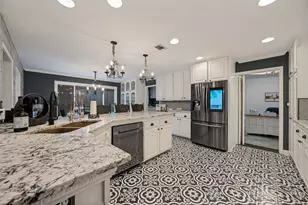 1933 Squire Circle Circle, New Braunfels, TX 78130 - Photo 9
