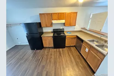 830 W Hutchins Place #3, San Antonio, TX 78221 - Photo 3