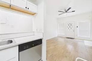806 W 24th St, Austin, TX 78705 - Photo 9