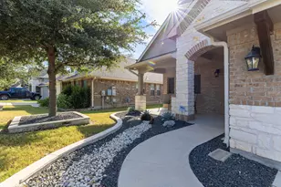 321 Lightcliff St, Hutto, TX 78634 - Photo 3