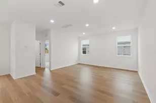 333 Sullivan Way, Elgin, TX 78621 - Photo 7