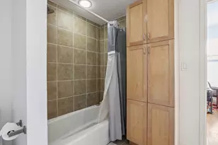 711 W 26th St, Austin, TX 78705 - Photo 13