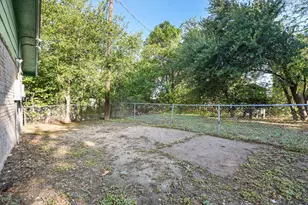 838 N Meadows Dr, Austin, TX 78758 - Photo 15