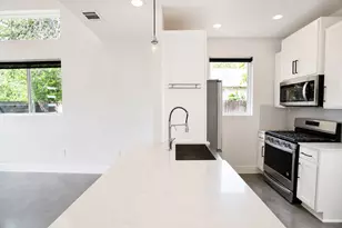 1123 Omega Ave, Austin, TX 78721 - Photo 9