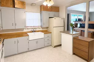 1324 5th St, Kerrville, TX 78028 - Photo 3