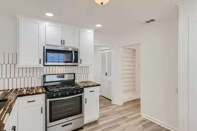 902 Hackberry Street, Taylor, TX 76574 - Photo 9