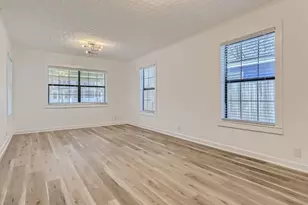 902 Hackberry St, Taylor, TX 76574 - Photo 5