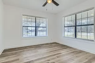 902 Hackberry St, Taylor, TX 76574 - Photo 9