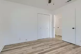 902 Hackberry St, Taylor, TX 76574 - Photo 15