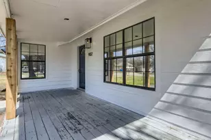 902 Hackberry St, Taylor, TX 76574 - Photo 3