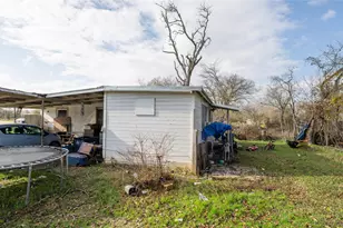 303 Yoakum St, Rockdale, TX 76567 - Photo 21