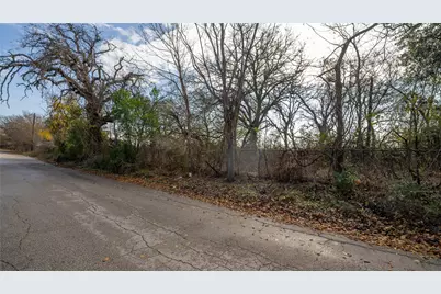 303 Yoakum St, Rockdale, TX 76567 - Photo 5