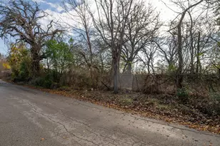 303 Yoakum St, Rockdale, TX 76567 - Photo 5