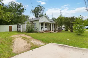1201 Farm St, Bastrop, TX 78602 - Photo 3
