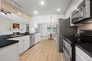 1211 Falcon Ledge Dr, Austin, TX 78746 - Photo 17