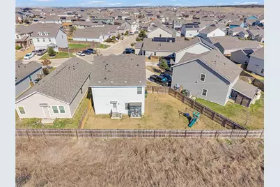 752 Circle Way #35H, Jarrell, TX 76537 - Photo 3