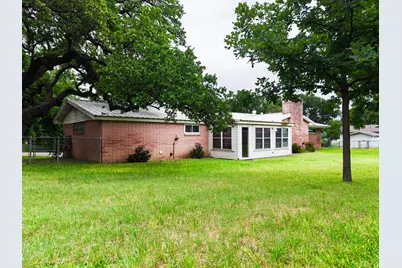 708 W Avenue A Avenue, Lampasas, TX 76550 - Photo 31