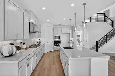 9212 Flatbush Drive, Austin, TX 78744 - Photo 3