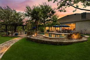 205 W Majestic Oak Ln, Georgetown, TX 78633 - Photo 3