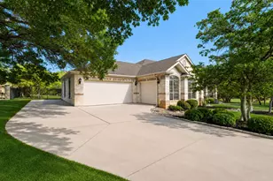 205 W Majestic Oak Ln, Georgetown, TX 78633 - Photo 3
