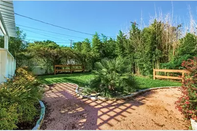 702 W North Loop Boulevard, Austin, TX 78751 - Photo 17