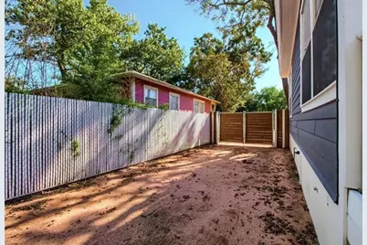 702 W North Loop Boulevard, Austin, TX 78751 - Photo 15