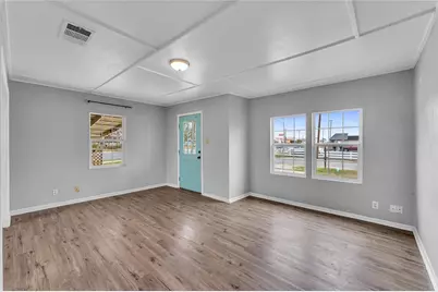 117 Travis Street, Taylor, TX 76574 - Photo 9