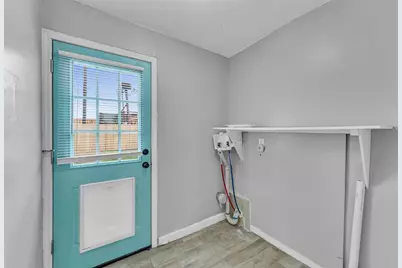 117 Travis Street, Taylor, TX 76574 - Photo 7