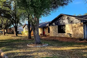 2000 Donna Dr, Taylor, TX 76574 - Photo 3