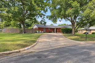 1206 Lake Terrace Dr, Elgin, TX 78621 - Photo 1