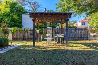 119 W San Antonio Street, Fredericksburg, TX 78624 - Photo 27