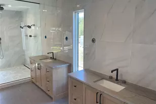 909 Cat Hollow Club Dr, Briarcliff, TX 78669 - Photo 15