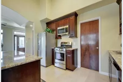2406 E 11th Street, Austin, TX 78702 - Photo 11