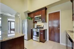 2406 E 11th St, Austin, TX 78702 - Photo 11