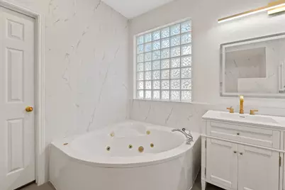 10036 Scull Creek Drive, Austin, TX 78730 - Photo 17