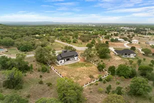 143 Keystone Rdg, Buchanan Dam, TX 78609 - Photo 3
