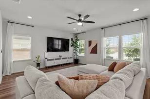 8915 Looksee Ln, Austin, TX 78744 - Photo 3