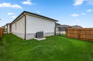 8915 Looksee Ln, Austin, TX 78744 - Photo 19