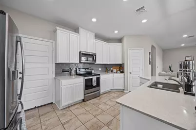 330 Linden Street, Bastrop, TX 78602 - Photo 9