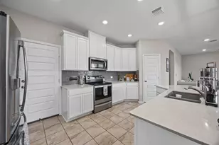 330 Linden St, Bastrop, TX 78602 - Photo 9
