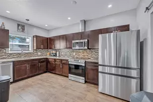 421 Las Lomas Dr, Elgin, TX 78621 - Photo 5