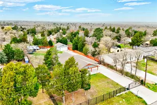 421 Las Lomas Dr, Elgin, TX 78621 - Photo 35