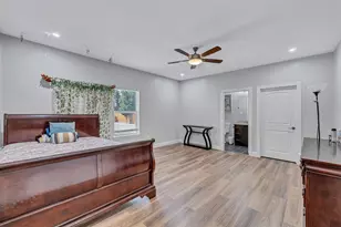 421 Las Lomas Dr, Elgin, TX 78621 - Photo 15