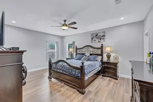 421 Las Lomas Dr, Elgin, TX 78621 - Photo 9