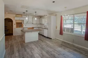 403 4th Ave, Smithville, TX 78957 - Photo 3