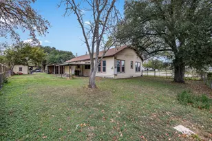 148 E Boundary St, Giddings, TX 78942 - Photo 23