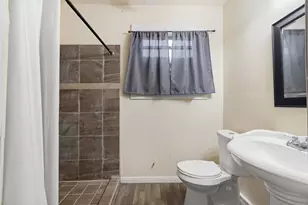 148 E Boundary St, Giddings, TX 78942 - Photo 15